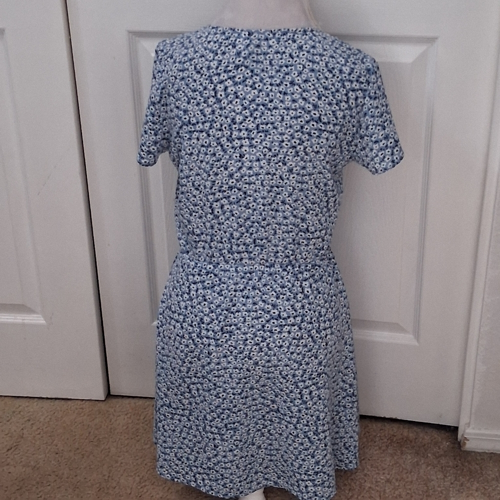 H&M Divided Blue & White Floral Wrap Dress Size 10 - Picture 4 of 12